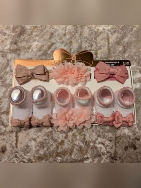 Baby Bow & Flower Headwrap and Sock Gift Set 0-6M
